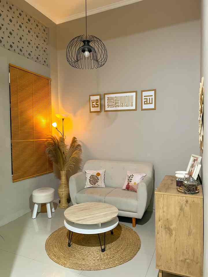 Suasana malam hari di living room, dengan memakai lampu sudut manambah kesan warm 🌙

#livingroom #ruangtamu #Lampudinding #lampugantung #rumahaestetik