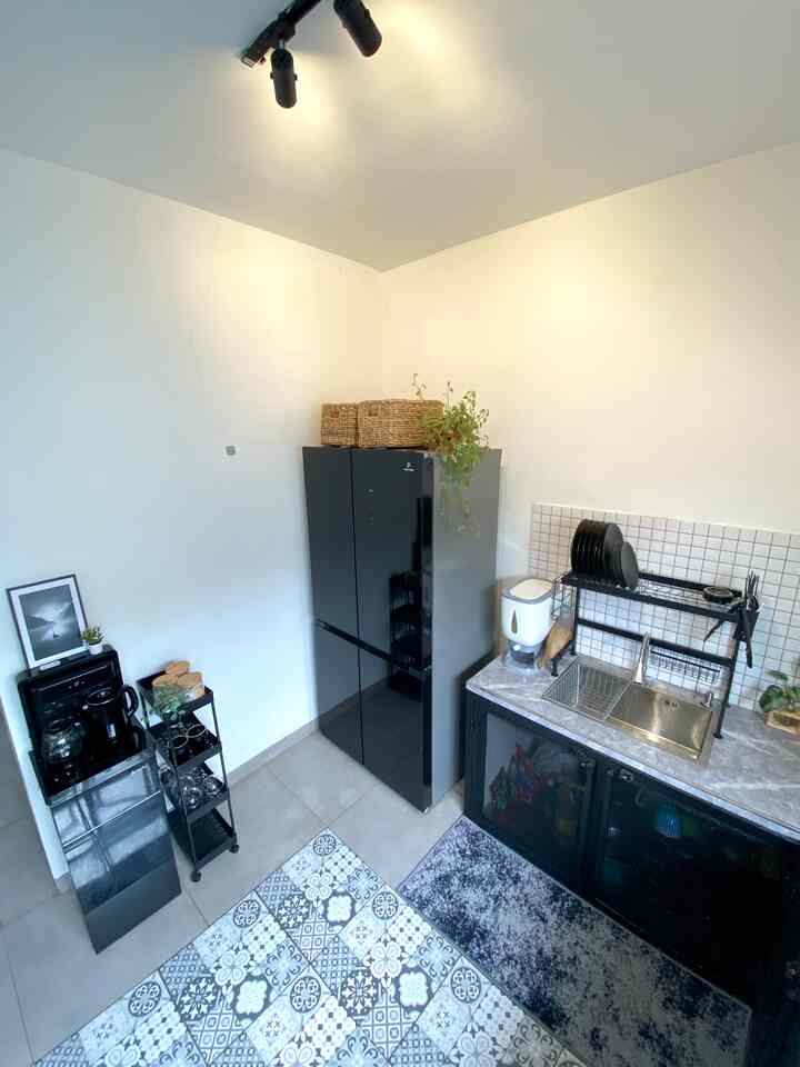 DECORATE KITCHEN

Menata dapur agar lebih rapih, dengan menambahkan storage untuk stock barang dapur lalu saya menambahkan walldecor seperti frame foto print dan table lamp agar terlihat lebih estetik.

#KitchenStyling #deDekorDapur #MakeOverDapur #Kitchen #dapurminimalis #bogor #dekorasidapur #kitchendecor
