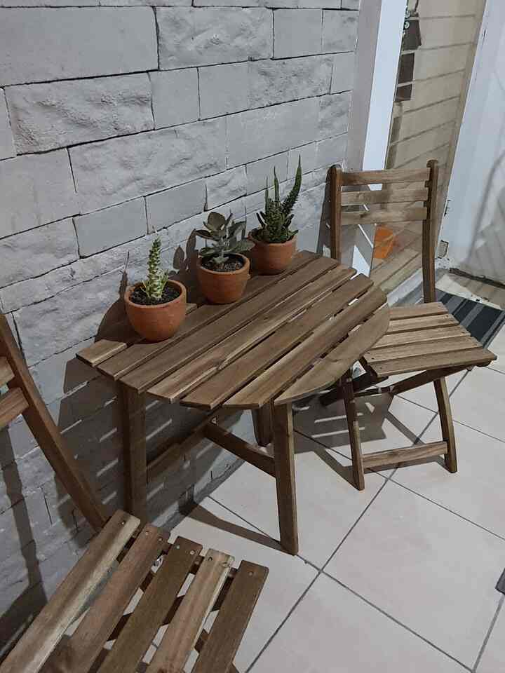 Mini Terrace 

Kecil, cuma bisa menampung 2 kursi, seringnya ditambah 1 stool lagi dan 1 kursi anak kalau lagi sarapan atau ngopi sore sambil menghirup udara terbuka.

#teras
#terrace
#terraceidea
#smallhouse
#terraceinspiration
