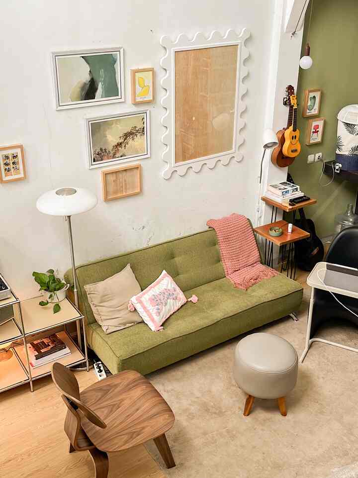 Sudut-sudur berwarna di Smolhus 🌈

#vintagehouse #midcenturymodern #livingroom #bedroom #kitchen
