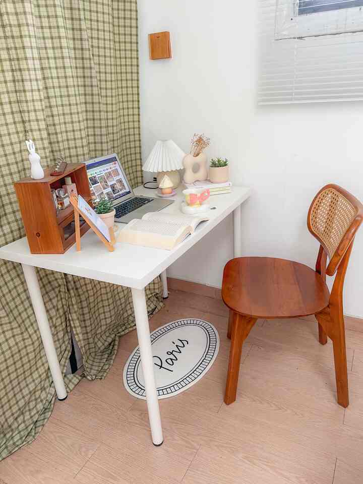 Santai minggu, duduk santai depan laptop sambil minum teh hangat 🫶🏻🌿

#workspace #ruangkerja #mejakerja #studydesk #workdesk #workdeskinspo #workdeskdecor #dekorasimejakerja #idemejakerja 