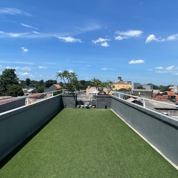Berbagai aktivitas di Rooftop rumah✨
Ini adalah rooftop rumah kami sekaligus sebagai atap rumah kami. Rooftop ini menjadi bagian dari area favorit kami, konsepnya yang open space dan cukup luas menjadikan area ini bisa digunakan banyak aktivitas seperti tempat bermain anak, berkumpul dengan keluarga dan kerabat bisa juga dijadikan sebagai tempat untuk acara keluarga juga bersantai sore hari. Menyatu dengan area rooftop terdapat area loundry room kami.
#rooftop
#iderootop
#laundryroom
#homestyling
#homeideas
#decohome
#homeinspiration
#minimalistmodern
