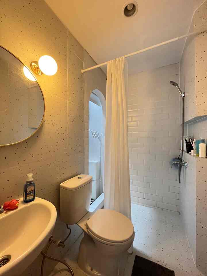 Kibouichi kamar mandi ❤️
Serba putih!
Slide 1: Nada hangat
Slide 2: Nada Keren
Geser 3,4,5: detail

#Inspirasi Kamar Mandi
#Ide Kamar Mandi
#Kamar Mandi Putih
#RumahDeveloper
#RumahMungil
#Minimalis
#Jepangdi