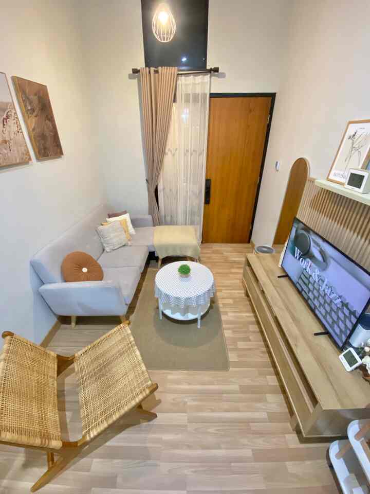 Night vibes at livingroom ✨

Livingroom yg selalu jadi tempat favorit untuk berkumpul 🥰
ngga besar sih tapi cukup, bahkan livingroom ini jg merupakan ruang tamu juga 🤎

semoga menginspirasi yah 🫧

#livingroom #homeinspo #homesweehome #homedecor #homeinspiration #homestyling #rumahminimalis