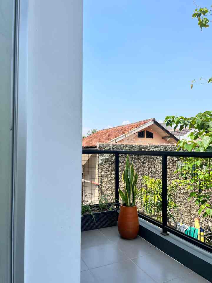 Area yang jarang di up. Mulai dari balkon yang sangat jarang ditempati, hanya hari-hari tertentu saja dihari libur. Selain itu area hallway yang tidak menjadi pusat perhatian serta minim dekorasi. 

#balkon
#hallway
#inspirasirumah
#idedekorrumah
#dekorrumah
#balkonrumah
#dekorasirumah 