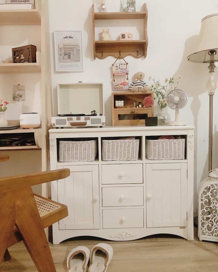 Spot healing baru dirumah ini 🤍🤍




#dekorasi #homedecor #vintage #idedekorasi #homesweethome #minihome #tangsel
