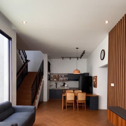 Jadi aku tuh emang seneng sama konsep dapur yang gak terlalu full tertup kabinet, cuma kekurangan nya emang ruang untuk penyimanannya jadi kurang.
Nahh emang waktu awal bikin kitchen set ini pingin bgt pake ambalan jadi bisa untuk simpen perintilan sama dekorasi dekorasi gemesnya di dapur ini.
Pemilahan warna pastinya dominan warna abu tua dan sada sentuhan warna coklat supaya kesan hangat nya tetep kerasa didapur ini.
#KitchenStyling #IdeDekorDapur #MakeoverDapur