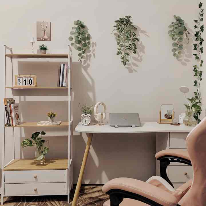 Yeay! Finally I have a friend to accompany me too, this is a work desk from the same brand hihi 🤏🏼 so the books don't pile up everywhere 🤭 The shelf is really functional, it's that wide & there's still plenty of space to organize anything 🫶🏼


#DeskStyling #IdeDekorRuangKerja #MakeOverRuangKerja