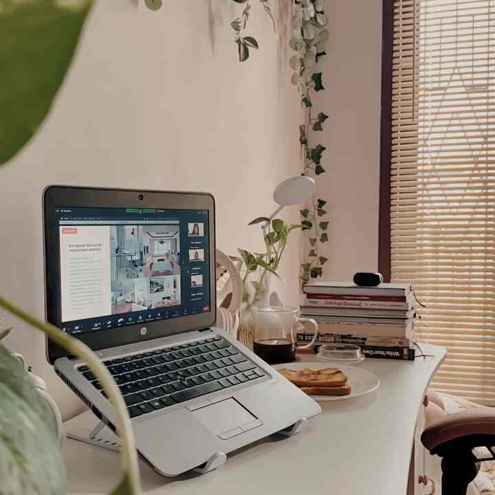 Eits, apa ini 😍 Dokumentasi zoom Welco!me S6 Ohouse nih 🫶🏼 sempet sempetnya di cekrek cekrek ygy 🤭

#ruangkerja #ruangbelajar #minimalis #desksetup #deskspace #slowmakeover #decorlowbudget 