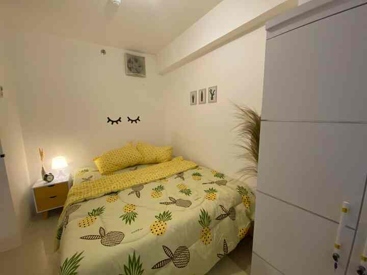 Tempat tidur yang sempit namun sangat nyaman karena didekorasi dengan tema warm 💛

#kamarkecil 
#kamarwarm
#typekamarwarm
#dekorasikamarsempit
#idekamaraesthetic