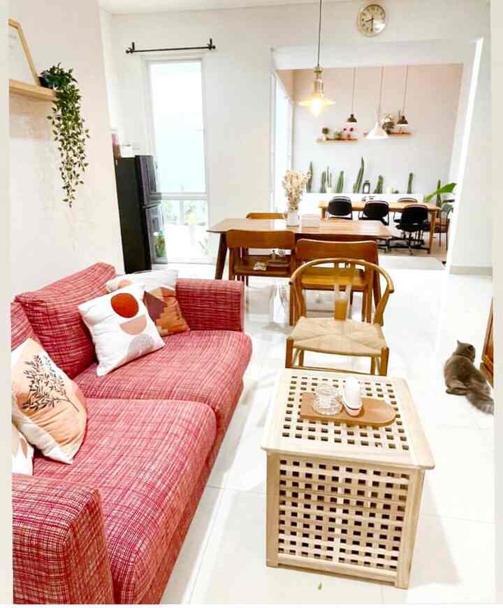 Tema di rumah ini lebih ke arah eklektik.. pemilihan barang dan warna pun mengalir aja tanpa di tentukam. Kalau dirasa cocok yaudah kita gabungin aja hehehehe

#temarumah #homedecorinspo #roomdecorinspo #rumahestetik #rumaheklektik #rumahwarnawarni #eclectichouse 