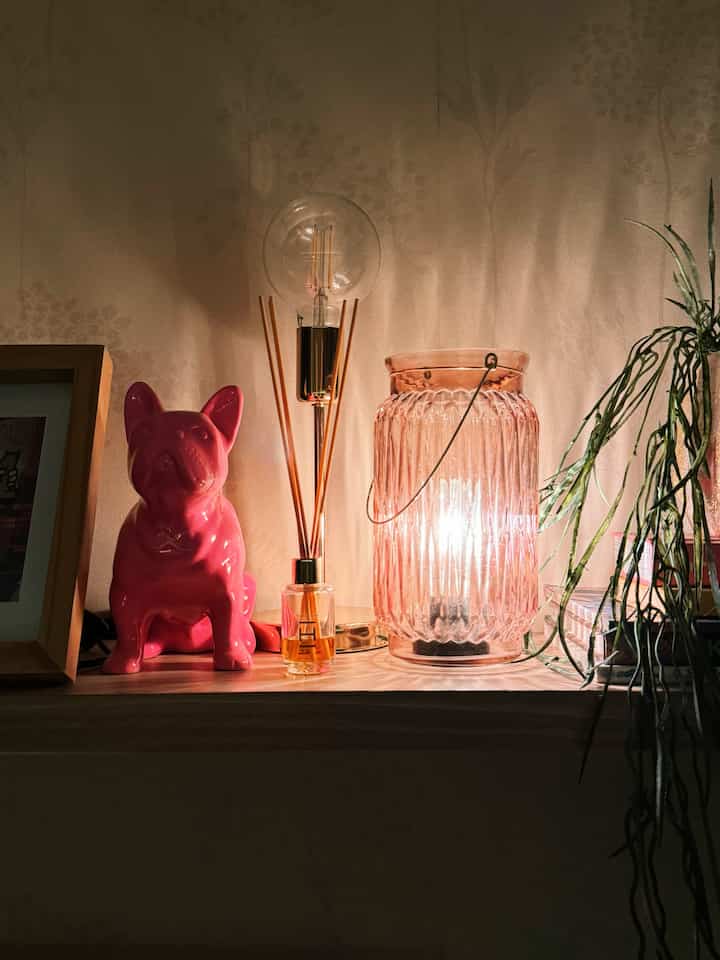 Cahaya hangat untuk kemenangan ✨

#WarmLight #LampuKuning #IdeDekorRumah #NightVibes #Pojokboho #Bohemian #Boho