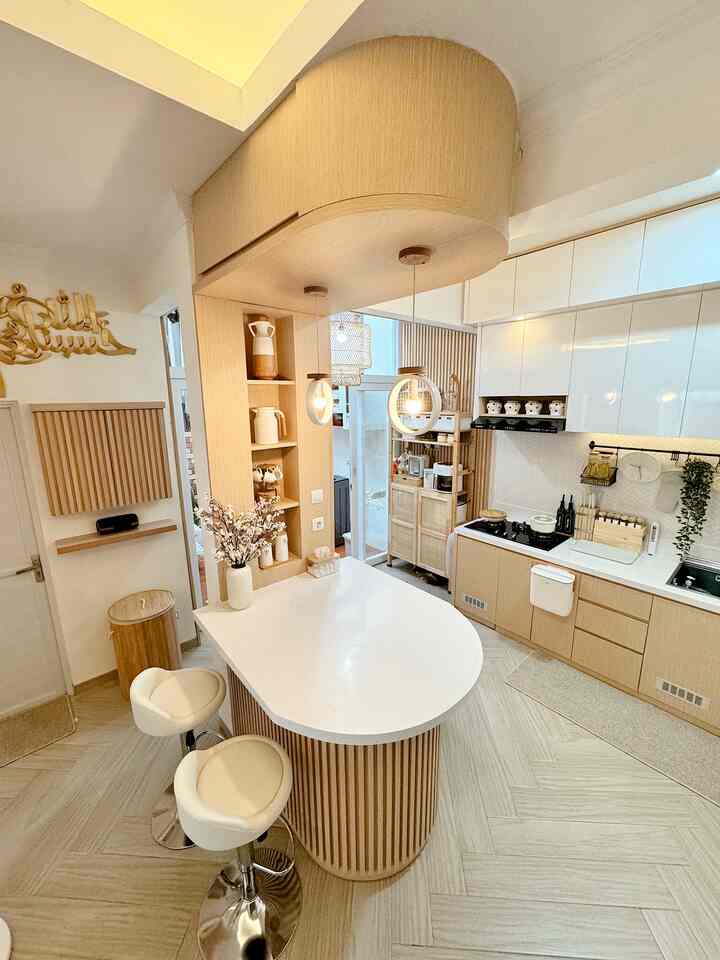 Table Island aka Meja Makan

Rumah ini spacenya terbatas jadi fungsi table island disini kita maksimalkan bukan hanya sebagai tempat mempersiapkan hidangan tapi juga merangkap sebagai meja makan sampai dengan tempat kerja.
#stylingruangmakan #diningroomstyling #inspirasiruangmakan #tableisland #inspirasitableisland #mejamakan #mejabar