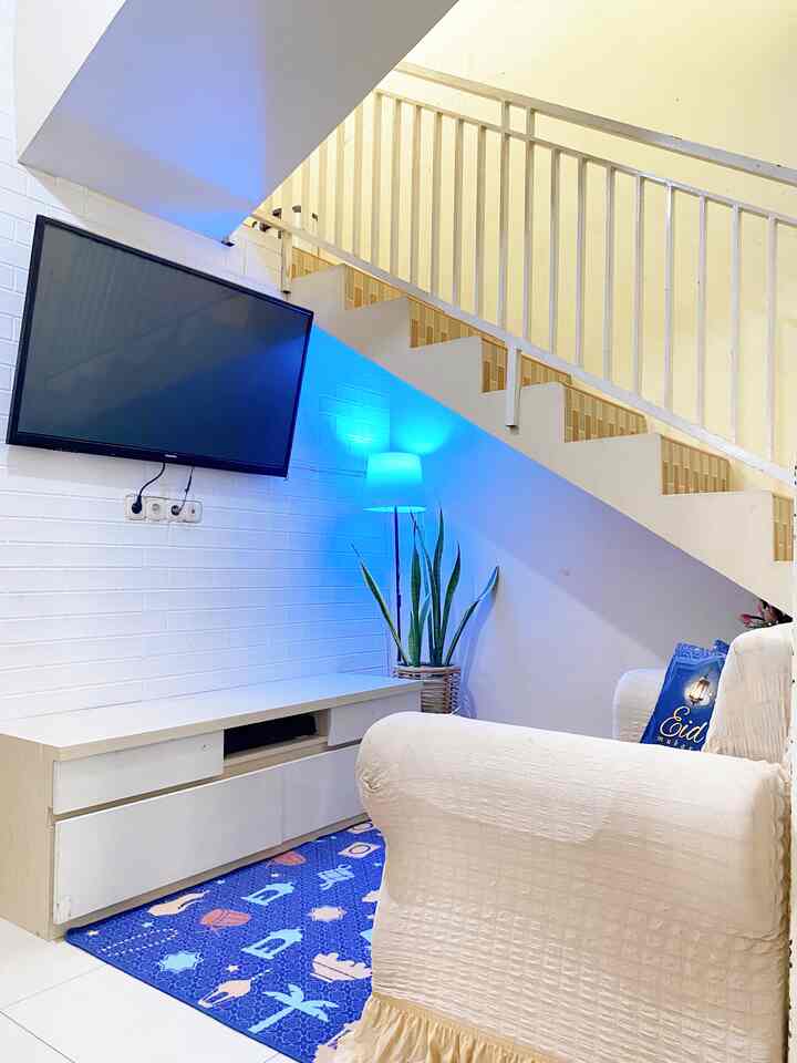 Family room with Ramadan atmosphere

We use the space under the stairs as a family room. We spent a lot of time together in this room. Not just watching TV, eating snacks / heavy meals, we also gather in this room ✨
And since it's Ramadan right now. I tried to change the atmosphere of this room a little with a Ramadan edition carpet 🫶🏻

#family room #ruangtv #ruangbawahtangga #rumahmungil #rumahdarabayu #rumahdibekasi #rumahsederhana #ramadhanvibes #ramadhankareem #karpet #karpetedisiramadhan