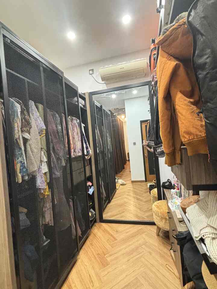 Tema Bebas kali ini aq bahas tentang Ruangan Wardrobe. Sesuai dengan tema rumah yaitu industrial, makanya di wardrobe qt ambil tema industrial juga. Alhamdulillah hasilnya sesuai dengan apa yang qt inginin😇
#idewardrobe
#wardrobeindustrial
#rumahindustrial
#lemariindustrial
#ideruangganti
#rumahcibubur