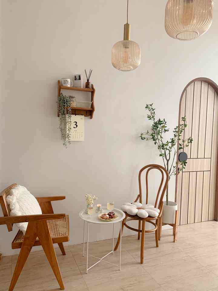 Simple dinner untuk kami berdua dengan beberapa dekorasi sederhana membuat suasana hangat..
Sambil mengobrol dan bercerita setelah seharian beraktivitas..
Semoga bermanfaat 🤎🤎

#stylingruangmakan
#dinningroomstyling
#inspirasiruangmakan