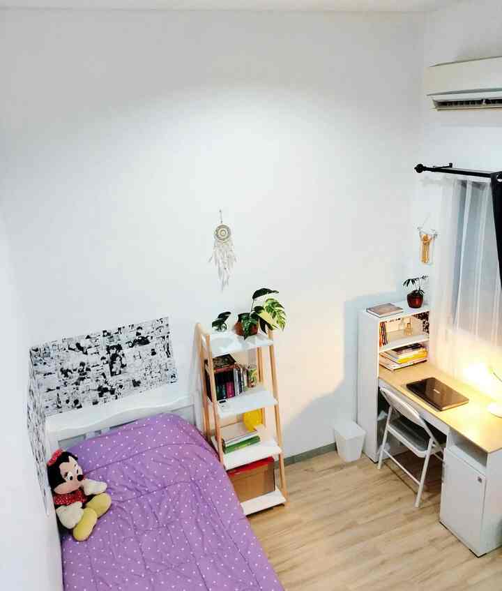 Kamar tidur uk 3x3, agar terlihat lapang, menggunakan cat warna terang dan furniture yang space saving.

Kamar tidur anak gadis yang simpel, kondisi setelah dirapikan oleh Ibu. Nanti kalau pulang sekolah, beda lagi penampakannya. 😅

Kamar menggunakan SPC, untuk kesan warm dan juga meredam dinginnya lantai granit.

Semoga berkenan ya.

#kamaranak #kamarminimalis #idekamar #dekorasikamar #rumahminimalis 