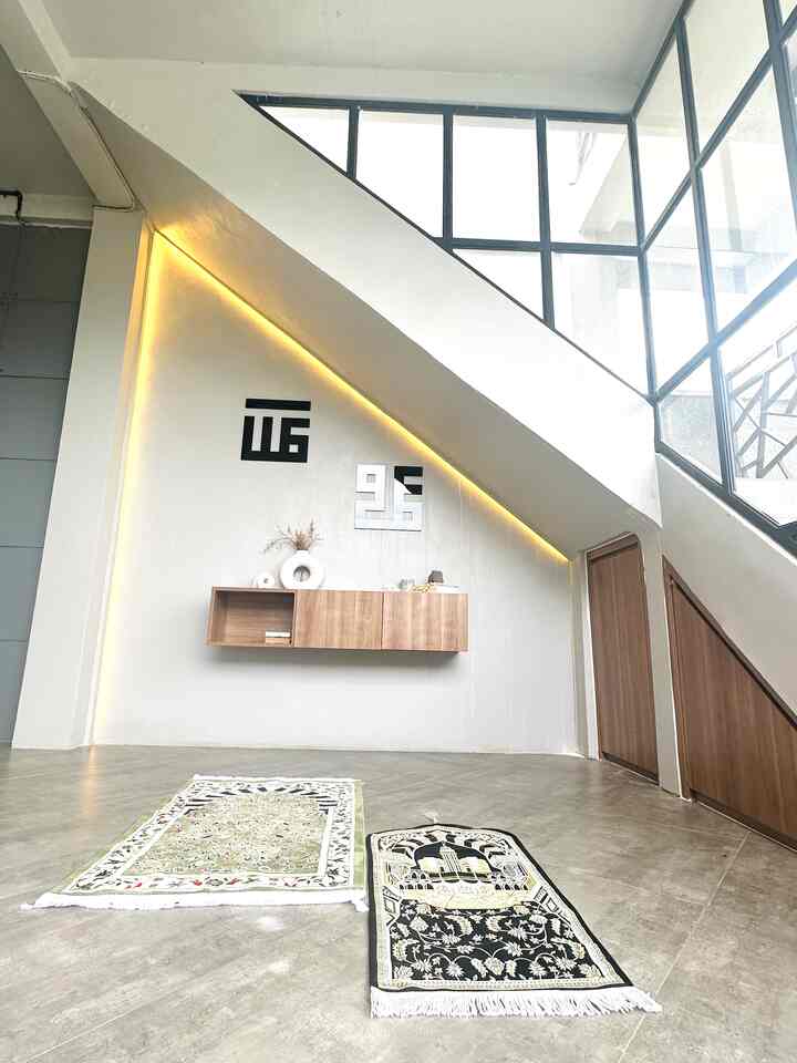 Area ini kami jadiin Mushollah meski tdk begitu luas tapi Alhamdulillah bs merasakan nikmatnya sholat di ruangan ini 😍

#mushollah
#idemushollah
#industrial
#dekorasimushollah
#home
#inspirasimushollah