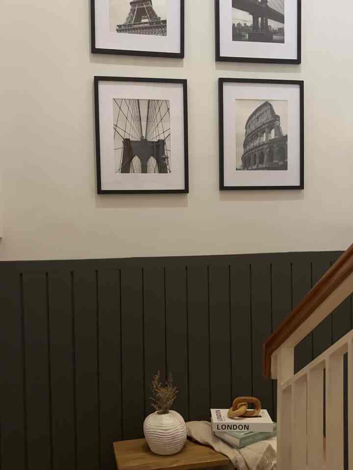 
Area stairs dengan tampilan masih sama di beberapa bagian dinding tapi kali ini mencoba melakukan pergantian meja kecil sudut dengan bangku/kursi kayu rustic dari gubuk bali dengan di tambah nya pernak pernik vase bunga, blanket, dummy box plus wooden chain. 
Semiga area ini bisa menjadi inspirasi 😊.

#stairs
#stairsdecor
#homedecor
#homestyling
#decorlowbudget
#midcenturymodern
#tangsel