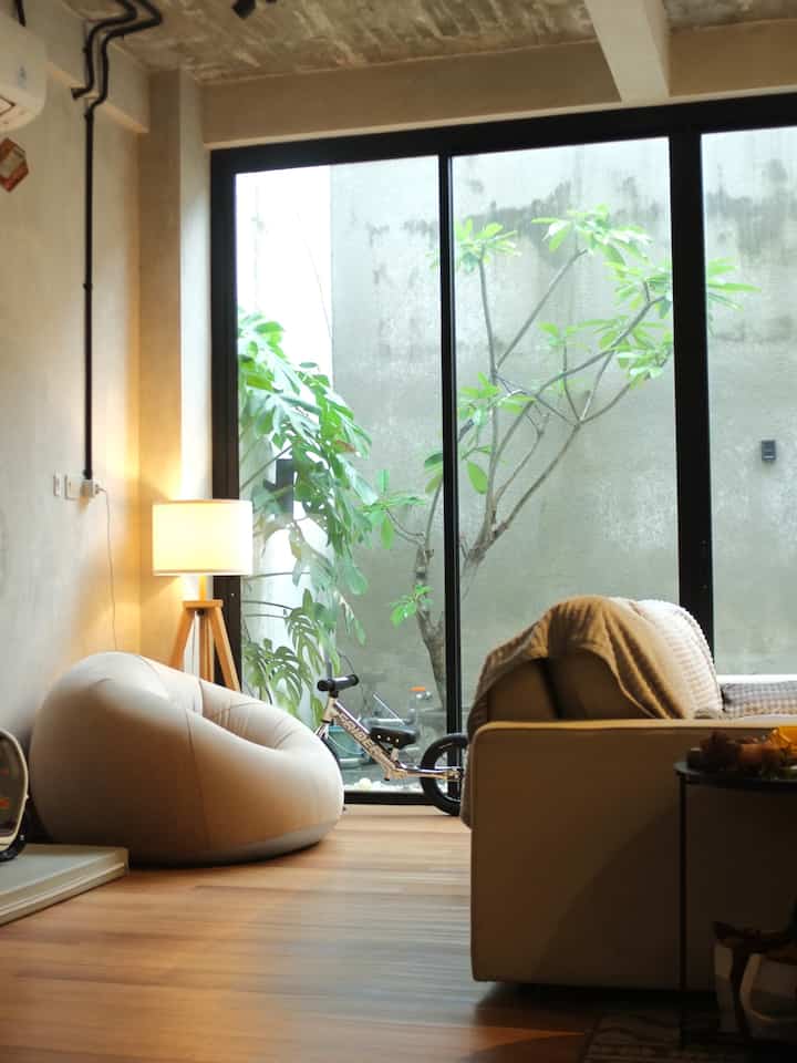 Kondisi cuaca yang melulu hujan, langsung berasa adem banget ni kota tangsel ❄️
#Rumahindustrial
#Homedecor
#InteriorIdeas
#Rumahtumbuh
#Livingroom
#LivingroomIdeas