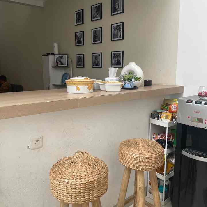 Dinning Room segaris.
Gak banyak perabotan disini, cuman beberapa furniture, printilan tempat tisu dan vas bunga. 

Area yang memang jadi fav ketika metime, atau bersantai sekedar minum kopi. Perpaduan warna wood - white.

#StylingRuangMakan
#DiningRoomStyling
#InspirasiRuangMakan
#ruangmakan
#inspirasiruangmakan
#rumahdalamgangskm