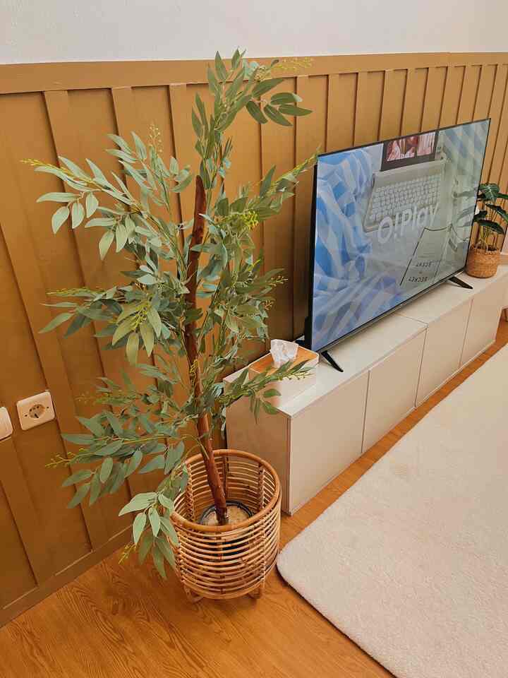 Pemilihan warna cat yang ad pada rumah kami antara lain.. 
pic 1 : untuk wall panel backdrop tv mengunakan cat varian pecansmell dari nippon paint..
pic 2: untuk cat dinding yg bewarna putih dirumah kami mengunakan nippon paint varian white iris
pic 3 : untuk area dinding dining & kitchen room kami mengunakan cat varian wood box dari nippon paint.
pic 4 : untuk area garasi mobil kami mengunakan cat propan tennokote varian light grey.
pic 5 : dan terakhir utk dinding fasad rumah mengunakan nippon paint elastex waterproof berwarna white dan light grey

untuk link product tertera pada foto, semoga menginspirasi.

#catrumah #homepallete #homepaint #homecolours #colours