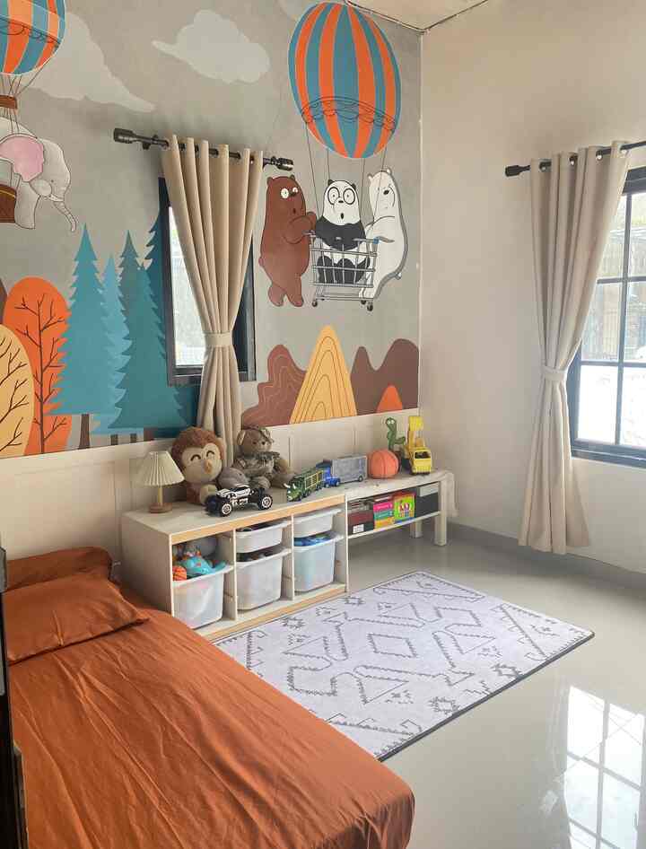 
Ini adalah kamar anak sekaligus playroom dirumahku, luas 2.5x3m. Kasur dikamar anakku menggunakan kasur  busa ukuran 100x200 agar masih banyak space untuk bermain. Dinding dikamar anakku ini menggunakan mural dan ku pasang wall batten agar terlihat lebih manis.#kamaranak #inspirasikamaranak #muralkamaranak #kidsroomminimalist #japandi #playroom #kamarminimalis 