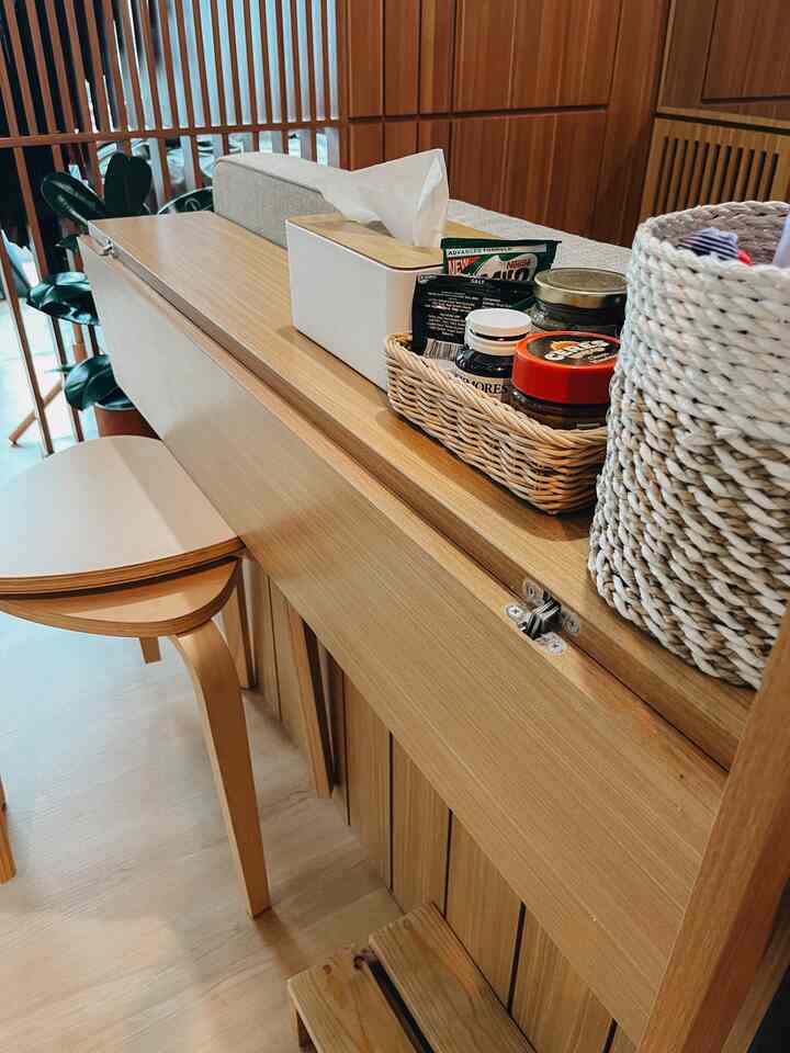 Because I live in a studio apartment, my dining room is very limited. During discussions with the interior designer, I requested that there be a dining table, even though it was small. So we decided to make a foldable dining table. So when not in use it can be folded so it doesn't take up space. The size of the unfolded table is still enough to just put a tissue box and small rattan baskets.
For me, this is one way we can utilize a small area according to our needs.

#DiningRoomStyling
#DiningRoomStyling
#DiningRoomInspiration
#FoldableTable


