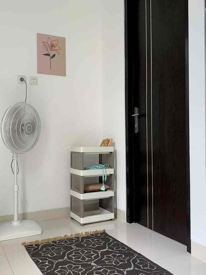 Mushola simpel di lantai 2 ✨

Ada space di lantai 2 yang kerap aku jadikan sebagai tempat ibadah. Space nya cukup untuk sholat 2 orang. Di bagian kiri langsung terhubung dengan pintu laundry room dan terdapat keran air untuk berwudhu.

#mushola #musholarumah #musholasimpel #rumahminimalis #homedecor #homestyling #livingroom