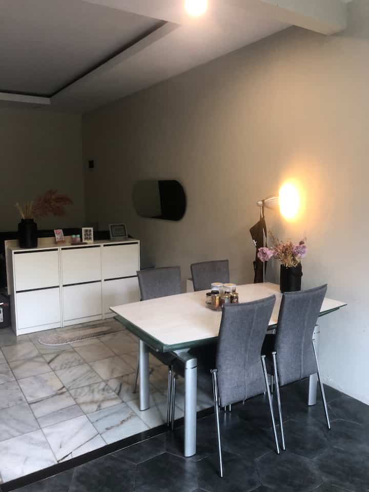 Dining room khisaku saat ini

Setelah kemarin coba geser2 furniture dan ganti layout, mari kita lihat bisa bertahan berapa lamaa🫣

#StylingRuangMakan
#DiningRoomStyling
#InspirasiRuangMakan
#RuangMakanTerbuka
#DekorasiRuangMakan 
#RuangMakanMinimalis