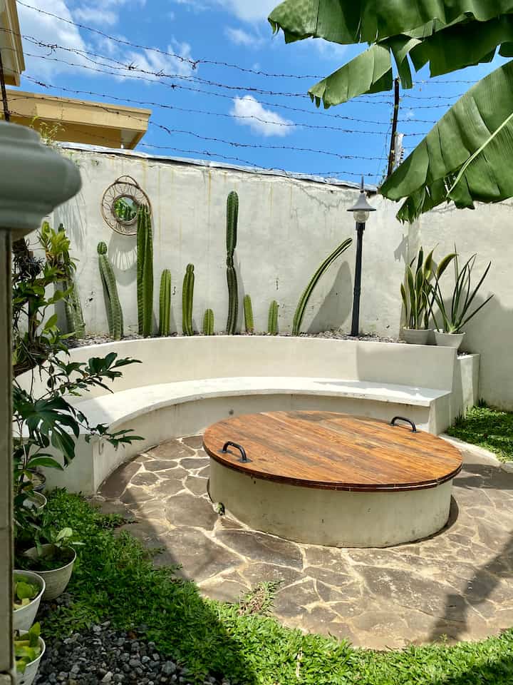 Backyard
Taman belakang ini temanya kaktus patio
aku buat 2 fungsi, bila menggunakan alas meja kayu seperti gambar, bisa difungsikan sebagai meja, apabila alas meja di ambil, bisa difungsikan untuk perapian/api unggun.. biasanya kami menyalakan api unggun di malam hari

#backyardideas #inspirasitamanbelakang #tamanbelakang #backyard #tamankaktus #patio #tamanrumah #inspirasitamanrumah #perapian 