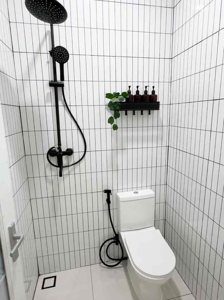 Finally bisa renov kamar mandi developer jadi secantik ini ✨

#stylingkamarmandi #kamarmandi #rumahcluster #rumahdeveloper #decorlowbudget #inspirasikamarmandi #minimalist #scandinavian #bathroomideas