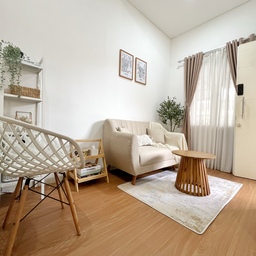 Small living room 4 sqm
Untuk mendapatkan area kecil ini kami memutuskan membobok dinding pembatas ke carpot dan menjadikannya ruang tamu mungil.. pintu masuk dipindahkan ke pinggir agar lebih privacy..
Slide 3-4 foto saat ruang tamu masih polos, blm ganti sofa, minus karpet, minus olive tree, minus walldecor..Menambahkan dekorasi di ruangan bisa merubah vibes dan membuat ruangannya inviting
#japandi #earthtones #neutralhome #livingroom #homedecor #livingroominspiration #rumah