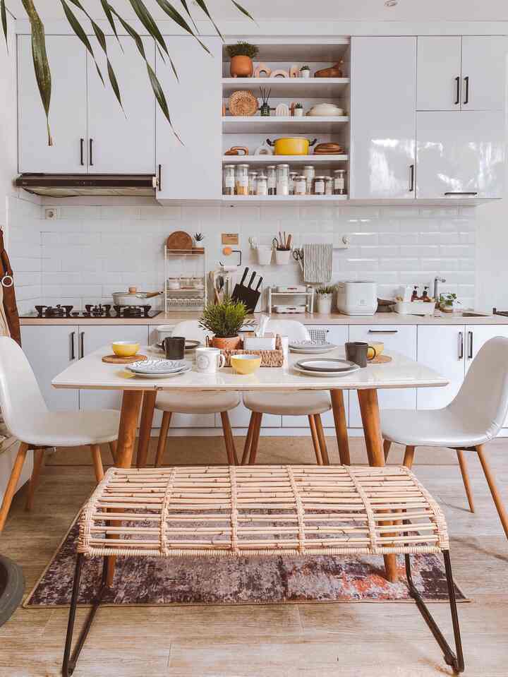Dining — Styling
—
karena Ramadhan momen penuh Kebersamaan, jadi khusus di Bulan Ramadhan ini kami menambahkan #BenchRotan di area dining
—
Bench Rotan ini biasanya kami simpan di kamar, namun karena pada bulan Ramadhan sering mengadakan buka bersama dengan keluarga besar, maka kami pun menempatkan kursi tambahan
—
#StylingRuangMakan
#DiningRoomStyling
#InspirasiRuangMakan
#NeutralDecor
#BohoStyle
#Bandung 