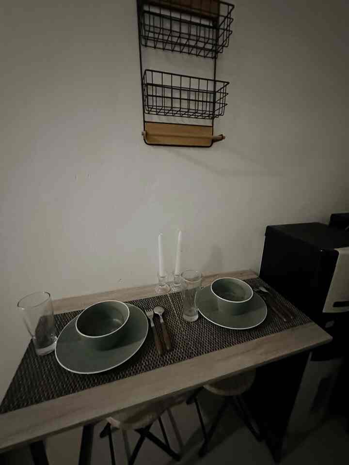 Ruang Makan Minimalis , compat & fungsional di rumahvimi.

Di bulan ramadhan ini , mami menyiapkan menu yang simple-simple saja untuk buka puasa maupun sahur. Pemilihan barang2 di meja makan minimalis ini , mami menyesuaikan dengan meja yg sangat minimalis dengan unsur kayu serta barang2 pendukung berwarna sage , walau meja makan sangat minimalis tapi penting sekali kita memilih barang2 yg kita gunakan compact, fungsional serta sesuai dengan tema rumah kita, karna akan membuat suasana menyantap buka puasa serta sahur menjadi menyenangkan & happy. Harus kreatif & kuncinya adalah menyesuaikan dengan tema rumah kita .

#StylingRuangMakan
#DiningRoomStyling
#InspirasiRuangMakan

#rumahvimi
#minimalis 