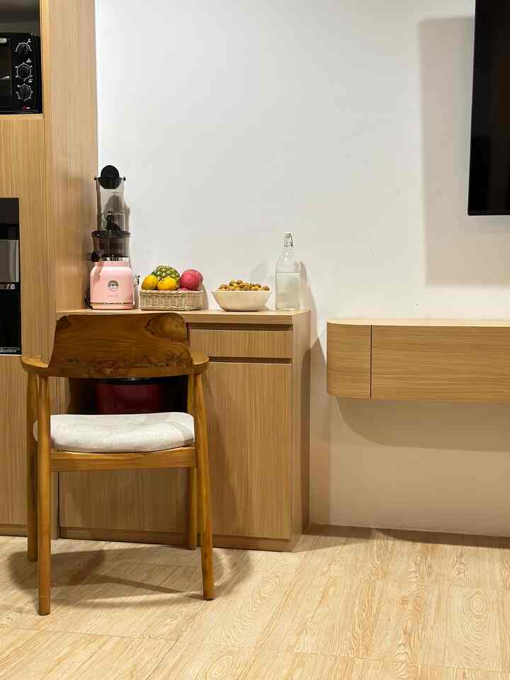 Salah satu tempat favorite kalau mau buka puasa, bikin jus aktivitas yang lagi aku gemari saat ini. Semoga sampe seterusnya #slowjuicer #fruitcorner #Kabinetbawahkayu #mejakabinet #warnahpl #granitmotifkayu