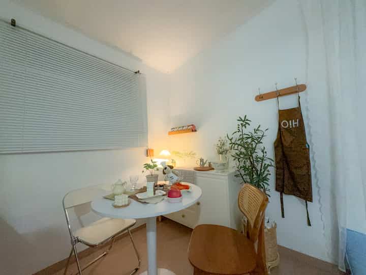 Mini Kitchen Dining di ruanganku 🫶🏻
Jadi memang ruangan aku itu 1 ruangan sama kamar tidur jadi 1 🥹😂

#kitchen #stylingruangmakan #diningroomstyling #inspirasiruangmakan #minikitchen #kitchendining #diningroom #ruangmakan #kitchendecor #dekorruangmakan #ruangmakansimpel #ruangmakankorea #apartemenstudio #studioapartment 