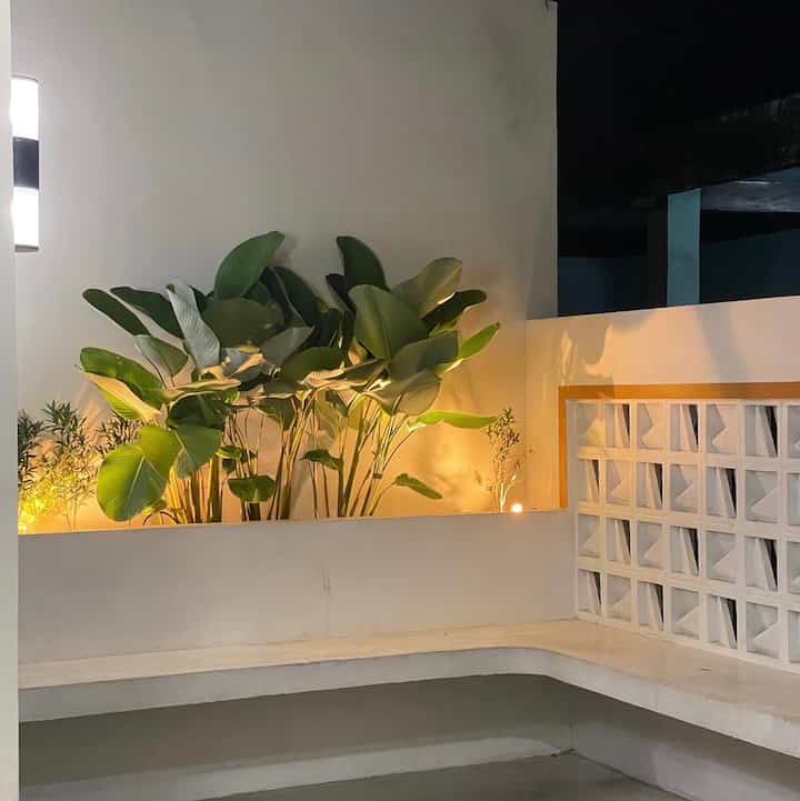 Area masuk yang jadi icon diRumahDalamGang. Kenapa?? Karna area ini ada taman dan area parkir. Karna rumah kita memang dalam gang yg cukup 2 motor lewat saja.

Area ini favorit untuk santai, anak2 bermain atau sekedar kumpul ngeteh bareng. Didesain memang luar area ini agar nyaman dan aman.

Perpaudan warna lampu white - warm ✨


#tamanrumah
#terasrumah
#areataman
#areatamanrumah
#rumahdalamgangskm
#homestagram 