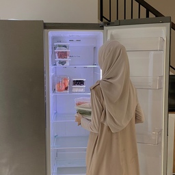 𝘧𝘳𝘪𝘥𝘨𝘦 𝘥𝘦𝘦𝘱 𝘤𝘭𝘦𝘢𝘯 .° ༘🧴⋆
food container berguna bgt buat foodprep menjaga kualitas bahan makanan, sekaligus terlihat rapi dan terorganisir. 
aku pake beberapa jenis dari yang murah sampai yang lumayan pricey, semua disesuaikan dengan kebutuhan.
#deepcleaning
#fridgecleaning
#kitchen
#organisasipenyimpanan
#dekorasirumah 
#dapur 
