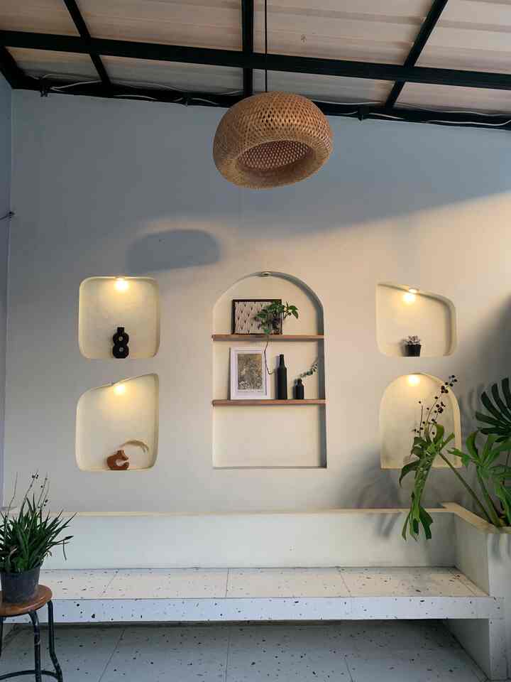 ✨Terrace Journey✨

Sebelumnya teras rumah ini hanya berupa dudukan cor saja dengan semen expose yang apa adanya😂 

Namun seiring berjalannya waktu, kami menyadari bahwa kami butuh space yang lebih luas dan proper untuk menampung tamu yang berkunjung ke rumah karena ruang tamu kami tidak luas.

Akhirnya kami renovasi teras dengan bermodalkan inspirasi di sosial media dan beberapa aplikasi dekor. Kami ingin mengubah teras ini lebih nyaman dan layak untuk tempat kumpul ketika tamu datang ke rumah.

Barangkali teras ini bisa menjadi salah satu inspirasi kamu juga dalam menerovasi rumah hehe smg bermanfaat ya!😉🫶🏻

#InspirasiTeras #RenovasiTeras #HomeDecor #RumahDeveloper #Minimalist #HomeDesign #LowBudgetDecor
