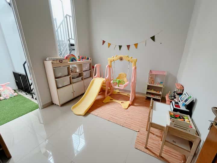 Playroom yg ada dirumah.shacca

Salah satu kamar yg disulap jadi ruang mainan, supaya mainan anak anak tetap terlihat rapi dan tidak berantakan di banyak tempat .

Tipsnya waktu anak tidur harus cepet diberesin supaya tetap rapi 😁

#playroom
#ruangmainanak
#ruangbermain
#inspirasiruangmainanak
#designruangmainanak
#inspirasirumah


