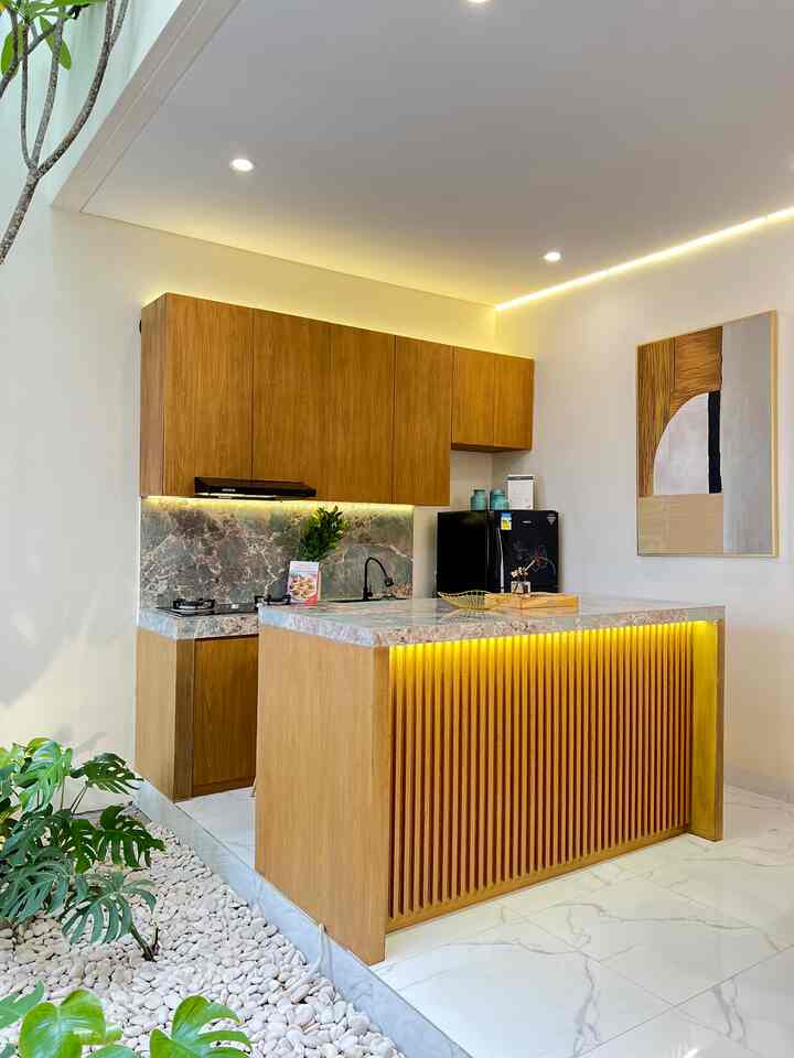 Memberikan sentuhan warna cokat sangatlah sesuai dengan suasanya yang akan diciptakan . Untuk top table meja kami menggunakan marmer mengkilap. Dapur bersebelahan dengan mini taman di dalam rumah. 


#Rumah #RumahImpian #DapurMinimalis #DapurCantik #DekorasiKitchenSet #KitchenSet #ModelKitchenSet #RumHMinimalis