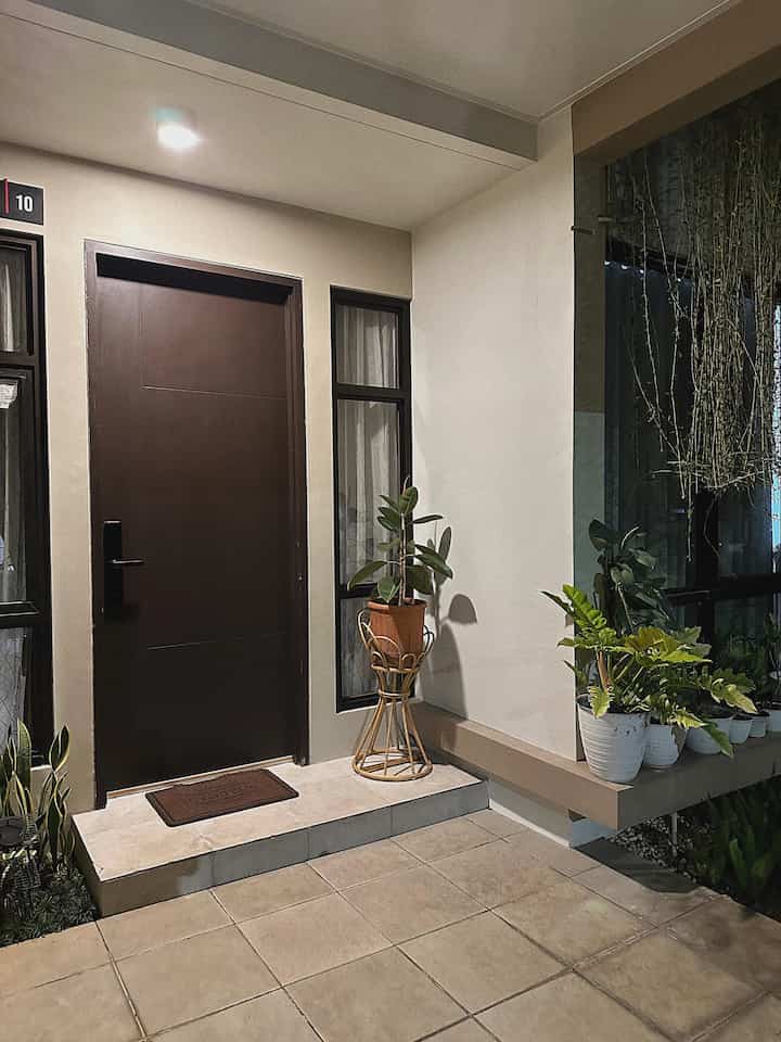 • Halaman Rumah 
Entah kenapa aku suka banget lihat bagian taman  dirumah ku saat malam hari dengan tanaman yg cukup rimbun apalagi aku dan suami sering duduk duduk di taman sambil menikmati sejuk nya udara malam hariiii.. 


#GardenIdeas #HalamanRumah #NightVibe #InspirasiTaman #RumahDeveloper #RumahCluster #Bogor 