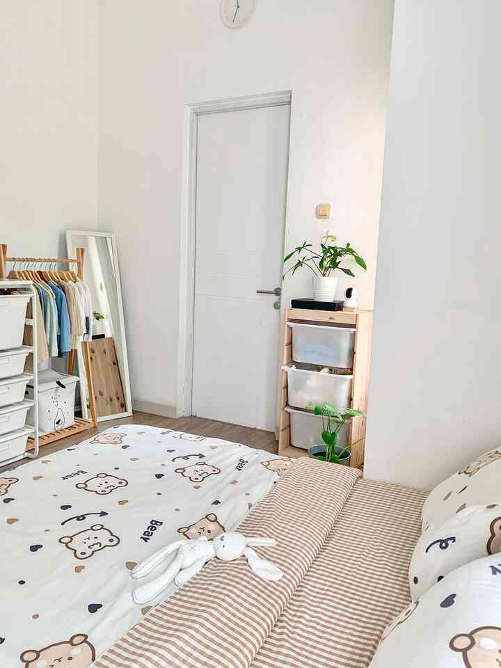 Bedroom Styling • Warm Tone Bedding for Ramadan Vibes

Menciptakan suasana kehangatan Ramadan mulai dari kamar tidur. Warna Almond and Choco Bear dikombinasikan dengan wood accent furniture membuat ruangan lebih intimate. Semoga Ramadan bulan ini anak-anak lebih semangat yaa..

#BedroomStyling
#BedroomDecor
#MakeOverKamarTidur
#warmtonesbedroom
#scandinavianinterrior
#livewithkids 