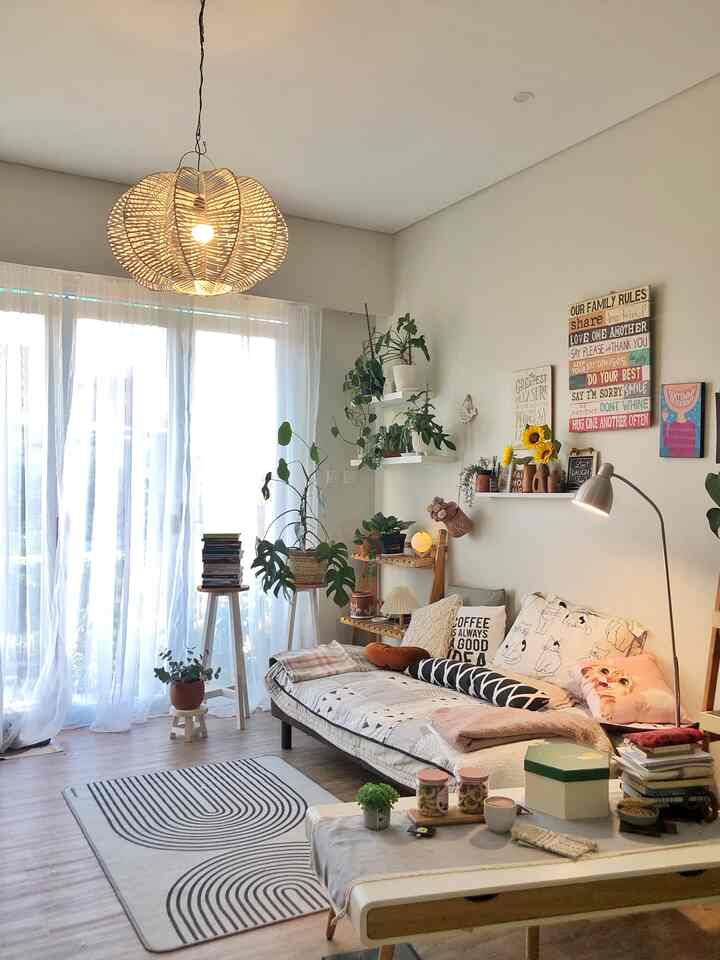 Multi-functional space for gathering and working from home, sometimes also a cat cafe. The window openings are large, but I like the warm glowing lights for the evenings.

The combination of scandi and boho makes this space cozy and homey.

On the corner shelf, there is a diffuser which turns out to have a lamp😀 so it's a double of the Korean lamp that went viral.

This room uses a Philips light bulb with WiFi, you can adjust the lighting scheme via smartphone, including scheduling. Funny huh?


#HomeLighting #InspirasiLampu #LampuRumah #DecorLowBudget #Plantmom #catlover #bohoscandihouse