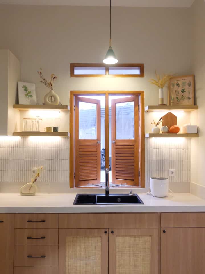 Lighting in Our Home

Salah satu kunci agar rumah terlihat lebih cantik, terutama di malam hari adalah dengan lighting.

Banyak rumah yang hanya memakai 1 jenis lampu untuk 1 ruangan, padahal di ruangan tersebut dilakukan berbagai aktifitas. Agar aktifitas di malam hari tetap berjalan dengan baik, maka butuh pencahayaan yg baik.

Di rumah ini, kami minimal memiliki 2 jenis lampu untuk setiap ruang. Misal di dapur, ada lampu track, lampu gantung dan lampu kabinet. Di ruang tamu, ada lampu gantung, lampu cove dan downlight. 

Fungsinya berbeda tiap lampu. Seperti di ruang tamu, lampu gantung fungsinya sebagai elemen estetika, cahayanya hanya 5watt. Lampu cove berfungsi sebagai ambience light karena memakai lampu dgn cahaya warm white dan downlight berfungsi sebagai general light.

Lampu-lampu tersebut tidak harus dinyalakan bersamaan, melainkan sesuai kebutuhan. Jadi rumah estetik tetap hemat listrik ✨

#HomeLighting #InspirasiLampu #LampuRumah