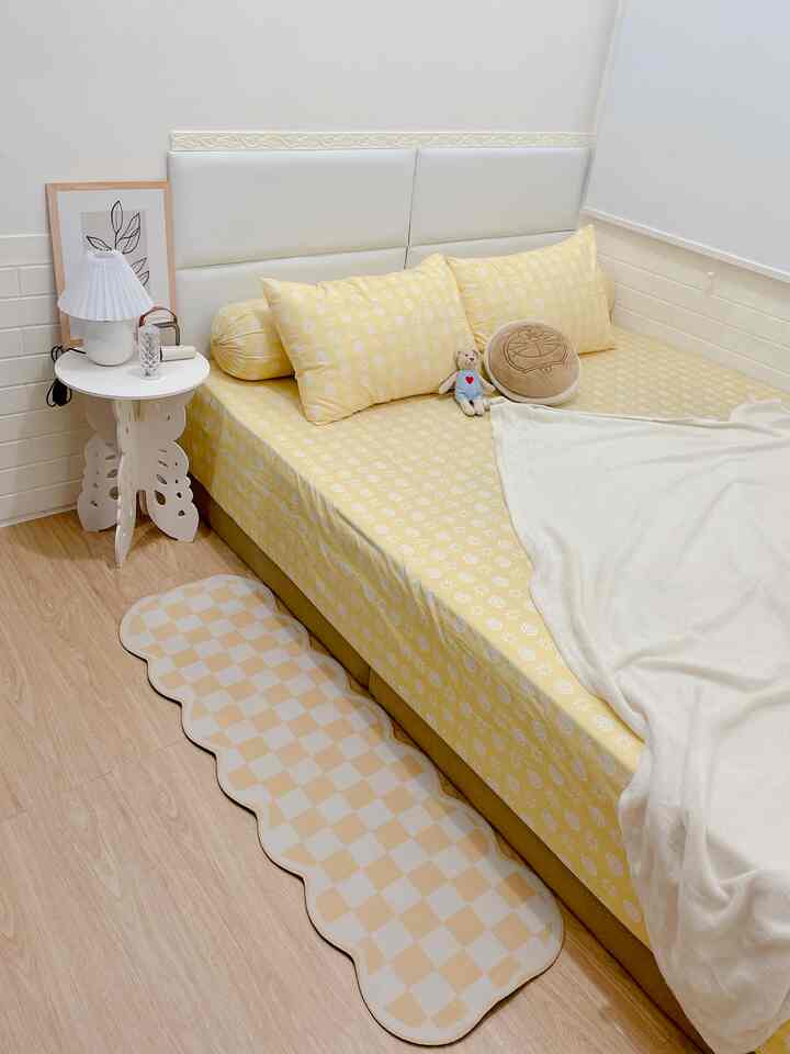 🛏️ Master Bedroom ✨ 3x2,5
Kombinasi Putih 🤍 & Kuning 💛
Dikamar ini kami menggunakan Divan yang bisa dilipat 2 (Bagian atas & bawah) untuk memudahkan saat akan dipindah-pindah & bebersih. 
Dengan dekor & desain yang simple & warna cerah agar tidak terlihat sempit. 

Semoga menginspirasi ✨🥰 

#BedroomStyling #BedroomDecor #MakeOverKamarTidur #kamartidursimple #bedroominpisration #scandinavian #japandi