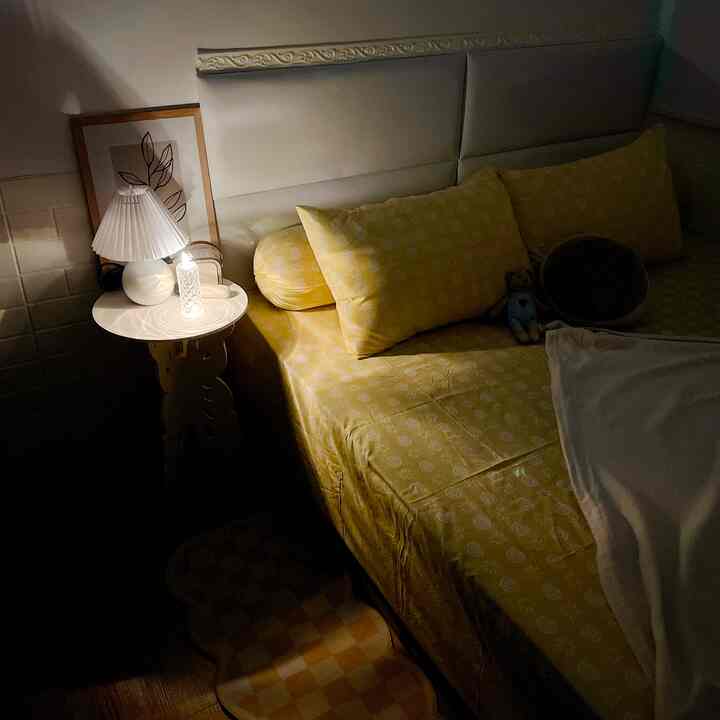 🕯️Pencahayaan di Kamar Tidur Utama💡

Suasana malam, kami menggunakan lampu tidur yang dapat diatur tingkat cahaya, dengan suasana warm. 
Suasana Siang, kami mengandalkan cahaya matahari dari luar jendela. Cahaya matahari sangat bermanfaat untuk kesehatan & bermanfaat agar furniture tidak lembab. 

Kami selalu membuat kamar tidur utama senyaman mungkin. Dengan warna cerah & terang agar terlihat luas. 

Semoga menginspirasi 🤍✨

#HomeLighting #InspirasiLampu #LampuRumah #scandinavian #japandi #rumahminimalis #kamarputih #dekorasicahayakamar