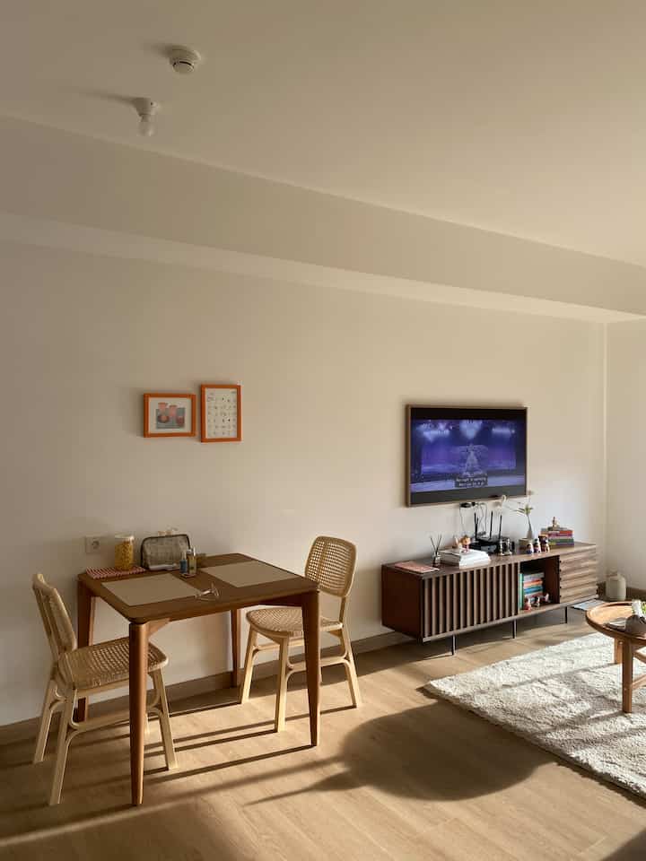 selamat datang di rumah kayu manis! 🏠🍃🫶🏻 #cinnamonhome #smallapartment #livingalonediaries #nevertoosmall