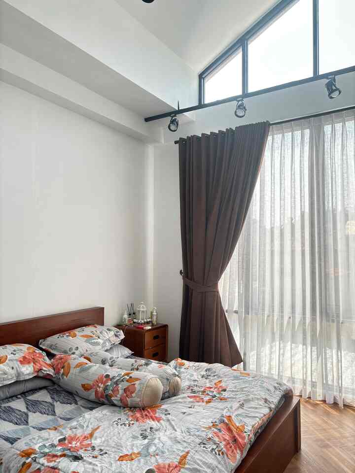 Kamar yang nyaman menurut kita ya seperti ini. Karena bangun rumah dari 0, jadi qt bisa request kamar impian kita, dari mulai full jendela sama luas yg kita mau😆
#bedroomstyling
#bedroomdecor
#makeoverkamartidur
#bedroomindustrial
#kamarindustrial
